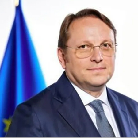 Olivér Várhelyi